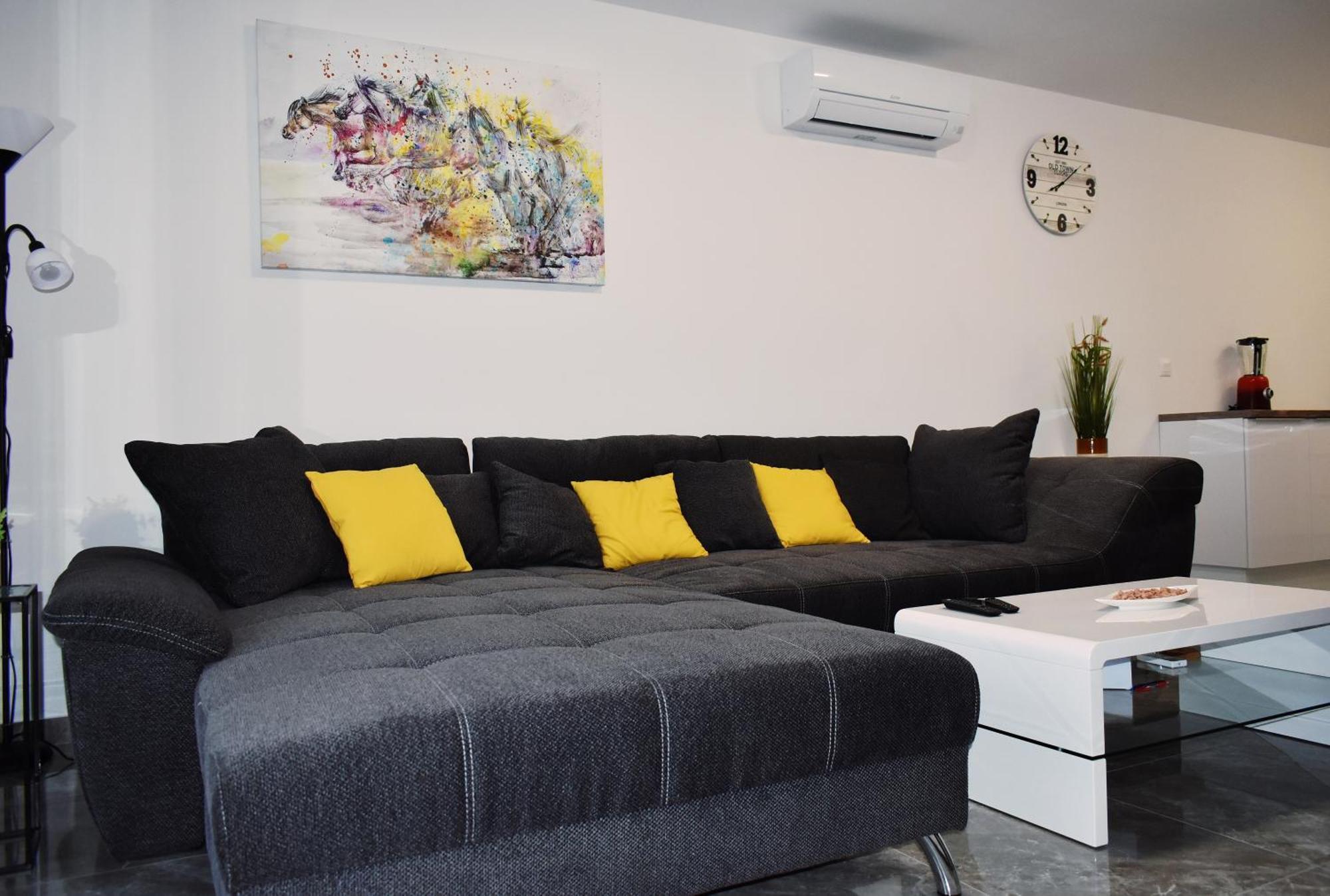 Apartment Spacious With Outdoor Space And Parking Solin
